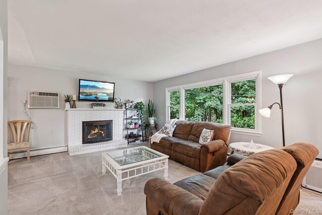 Foto del edificio - 118 Standish Dr