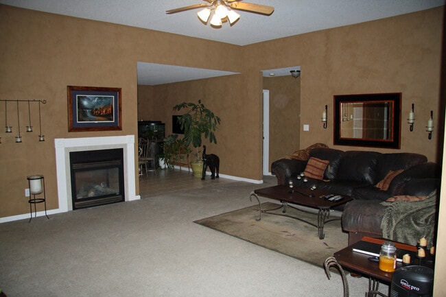 Foto del edificio - 4208 Brunswick Dr