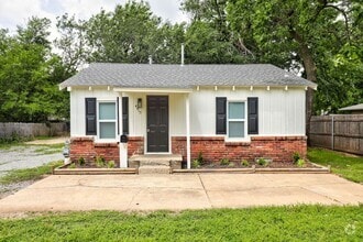 Building Photo - 4913 N Willow Ave