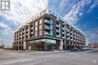 Building Photo - 201-201 Brock St S