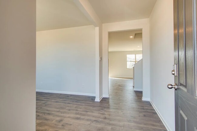 Building Photo - 410 Lauren Ln
