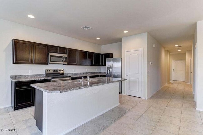 Building Photo - 2019 built Maricopa 3/2/2 with Granite and...