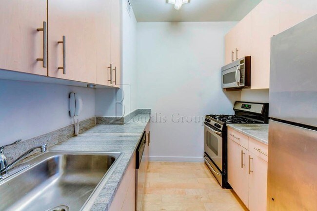 Building Photo - 90 Washington St