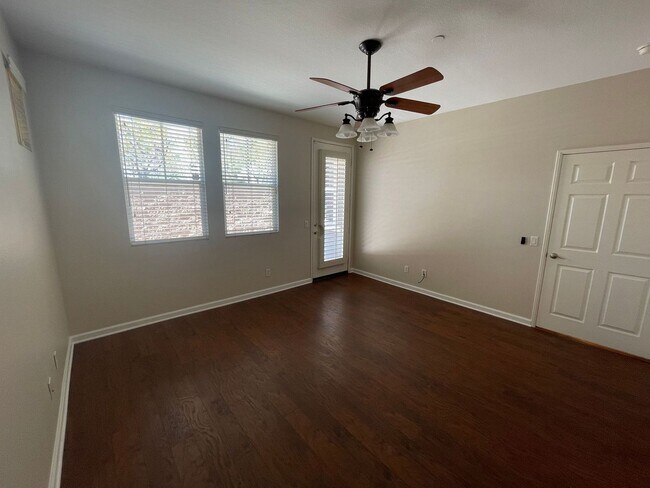 Building Photo - Beautifully Updated 3-Bed, 3-Bath Home in ...