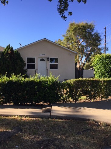 Frente - 14260 McCormick St