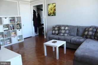 Building Photo - 2031 Locust St