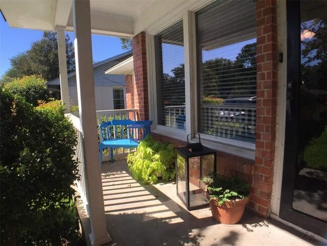 Foto del edificio - 634 Ridgedale Dr