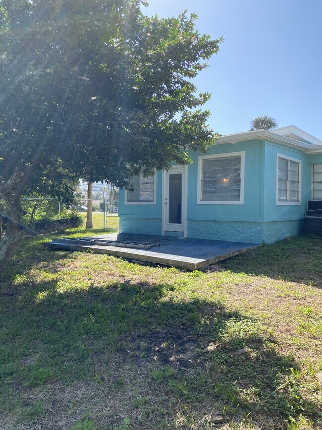 Building Photo - 449 Nautilus Ave