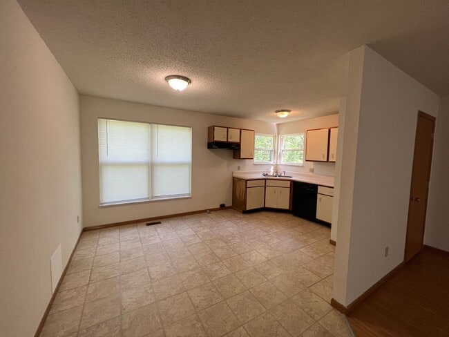 Foto del edificio - 4 Bed/1.5 bath Home in Pacific School Dist...