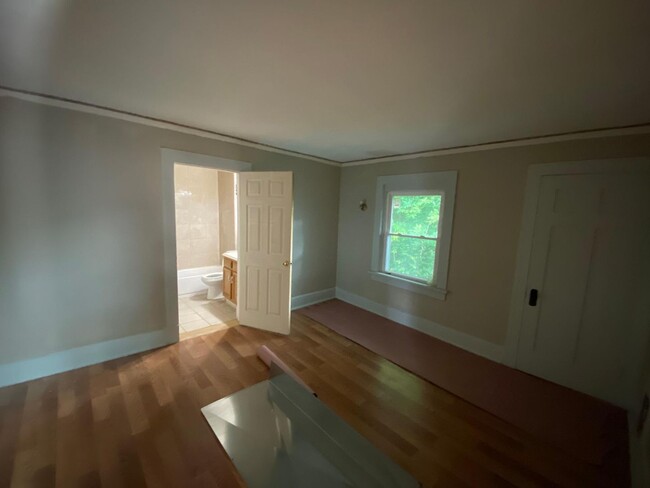 Building Photo - 5 Bedroom House Located In Clifton Near UC...