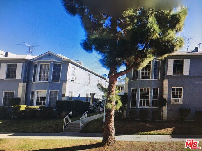 Foto del edificio - 460-460 1/4 Kelton Ave