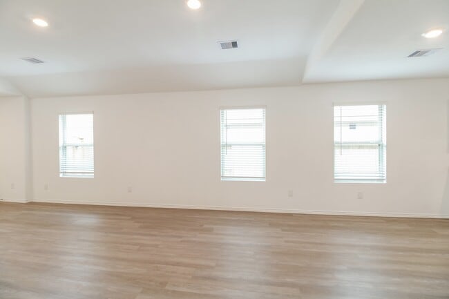 Building Photo - 3635 Solanum Dr