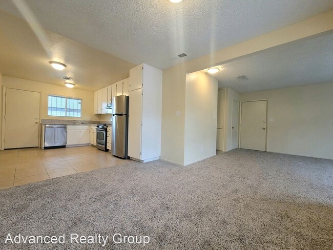 Building Photo - 2 br, 1 bath House - 3523 Mercury St #G