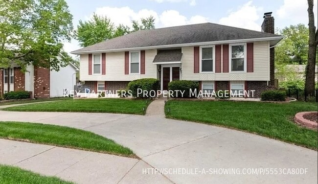 Building Photo - 7925 N Troost - Spacious!