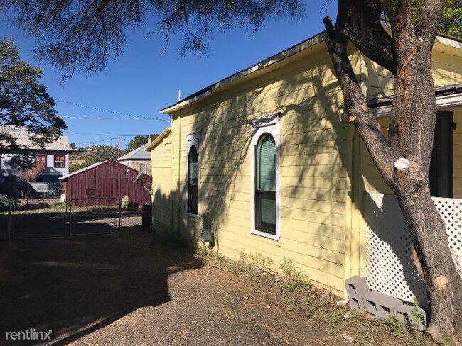 Building Photo - 1 br, 1 bath House - 378 S Devereaux St