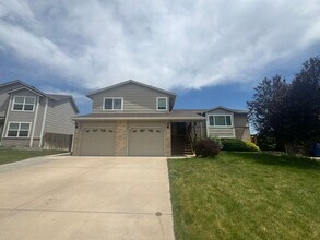 Building Photo - 803 Foxwood Dr