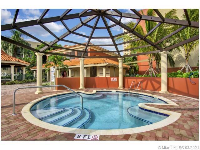 Building Photo - 9551 Fontainebleau Blvd
