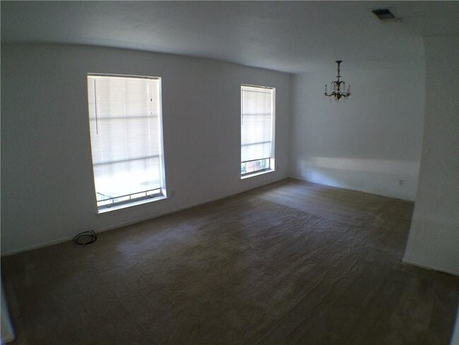 Building Photo - 1316 Mt Vernon Dr