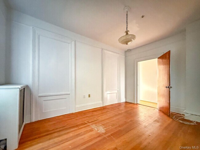 Foto del edificio - 290 N Washington St