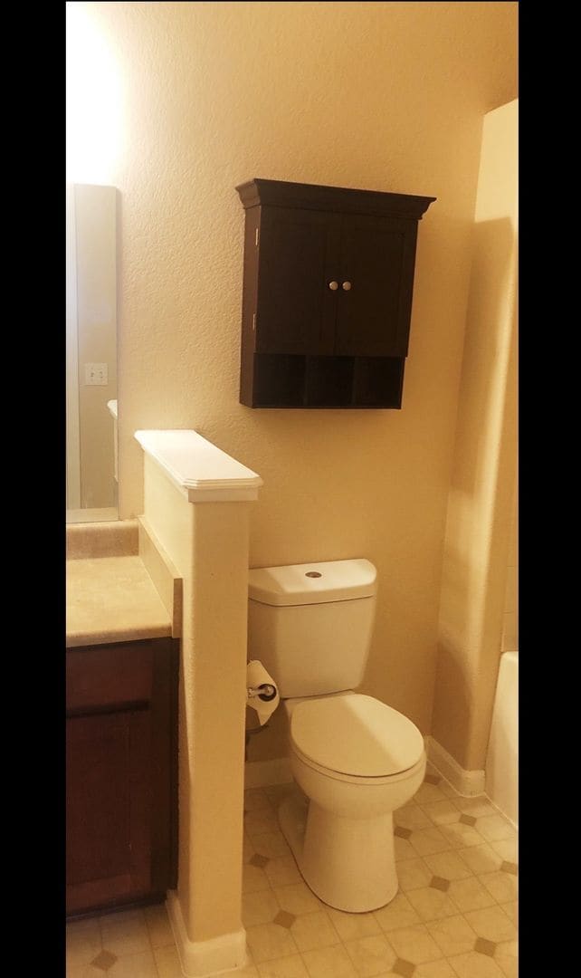 Building Photo - 2 Bedroom In Gated Community