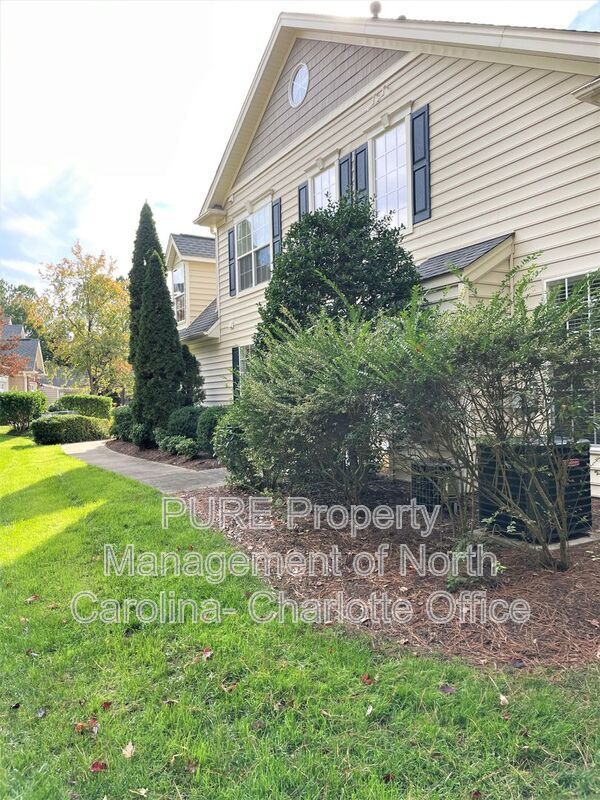 Foto del edificio - 9504 Lost Key Ct