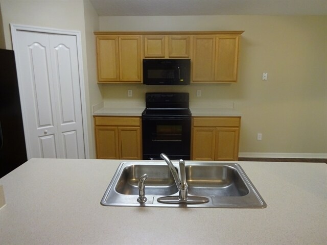 Building Photo - 13895 Devan Lee Dr N