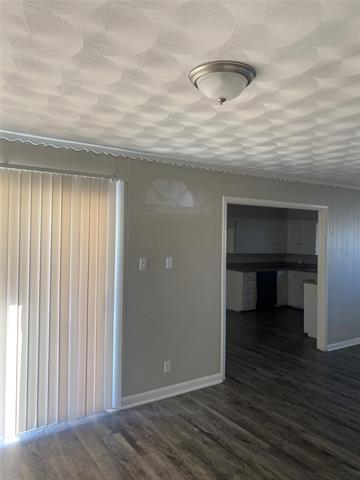 Foto del edificio - 932 W Pleasant Run Rd