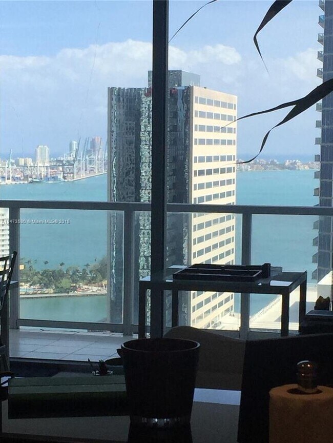 Foto del edificio - 1050 Brickell Ave