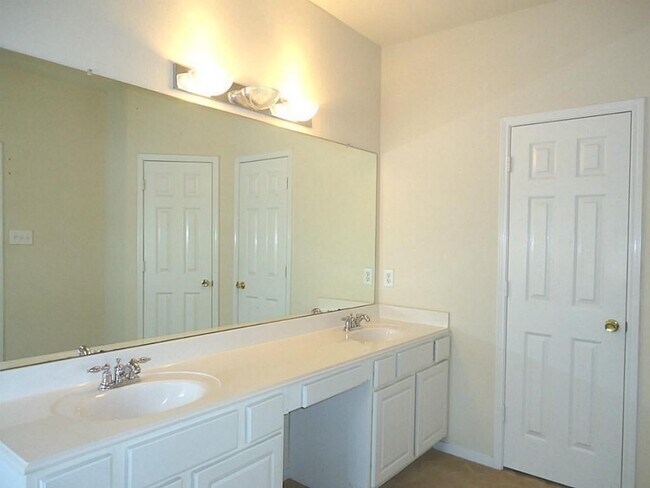 Foto del edificio - 18646 Flagstone Creek Rd