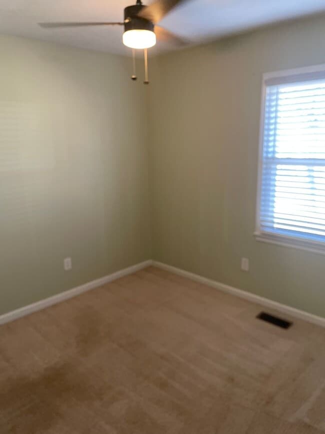 Building Photo - 1400 Vestal Rd