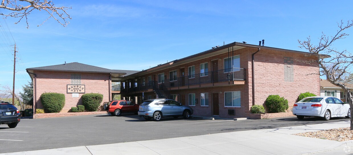 Foto principal - 650 Monroe St