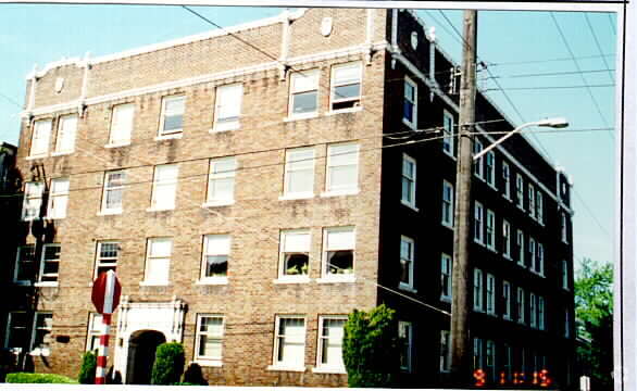Building Photo - Delorges