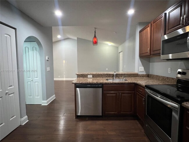 Building Photo - 501 Gardens Dr