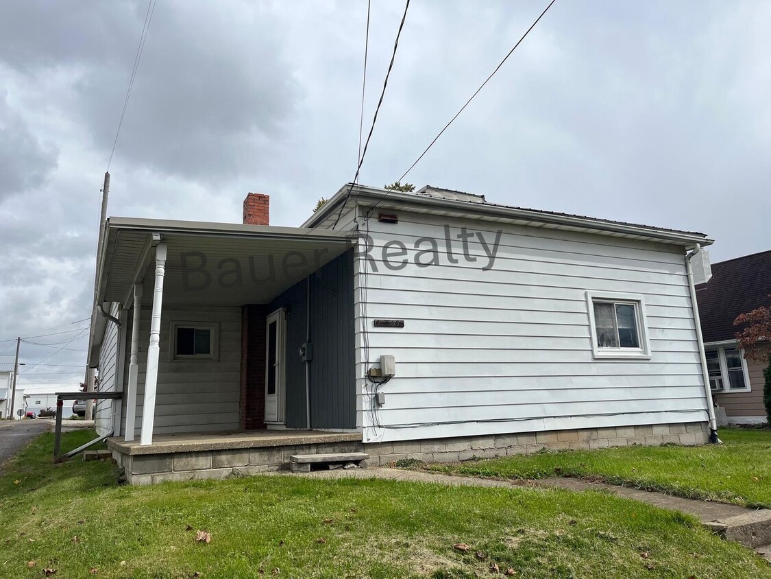 Primary Photo - Ranch Home in Loudonville Perrysville Scho...