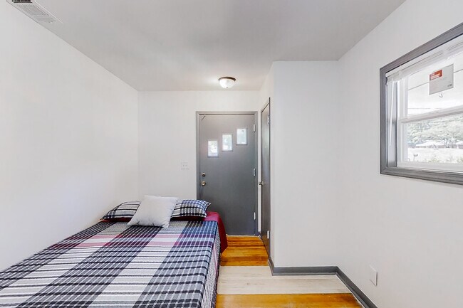 Foto del edificio - 1395 Stoneham Ct