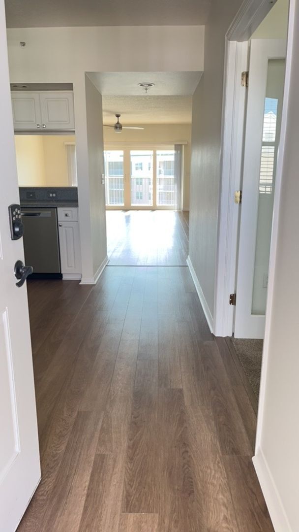 Building Photo - 3 bedroom Penthouse Condo overlooking East...