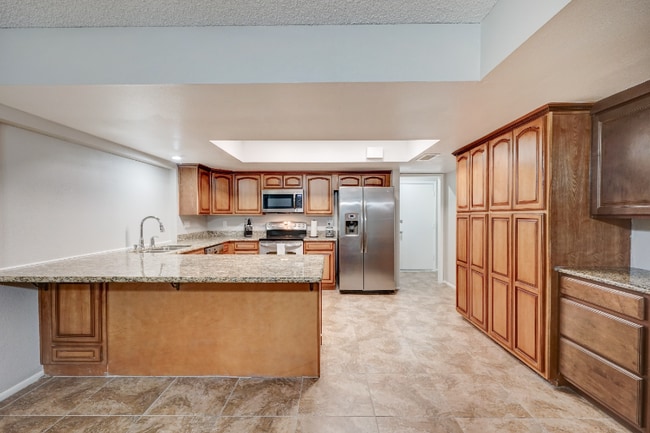 Building Photo - 4625 W Morten Ave