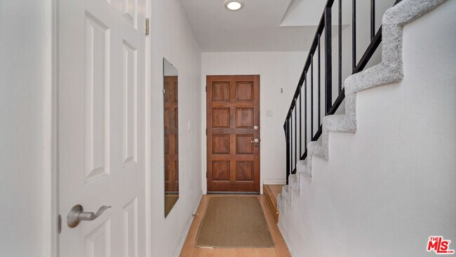 Foto del edificio - 1805 S Barrington Ave