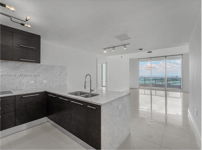 Foto del edificio - 900 Biscayne Blvd