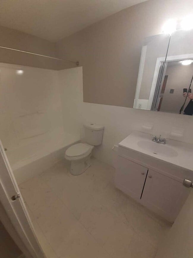 Building Photo - RIVERSIDE CHATEAU ASSOCIATES LP