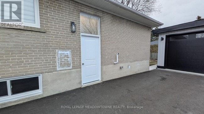 Building Photo - 104 Lynedock Crescent