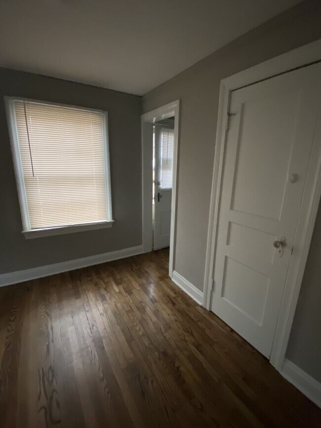 Building Photo - 515-517 W 14th