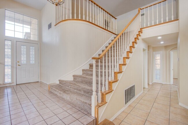 Foto del edificio - Beautiful 3Bed/3Bath cul-de-sac home located  in The Lakes Community with a sparkling pool and spa!