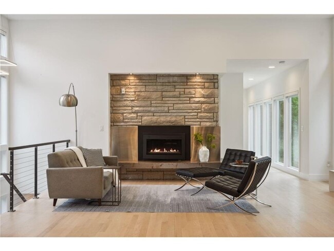 Building Photo - 209 Westwood Dr N