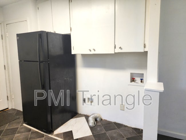 Building Photo - 5609 Hollytree Dr