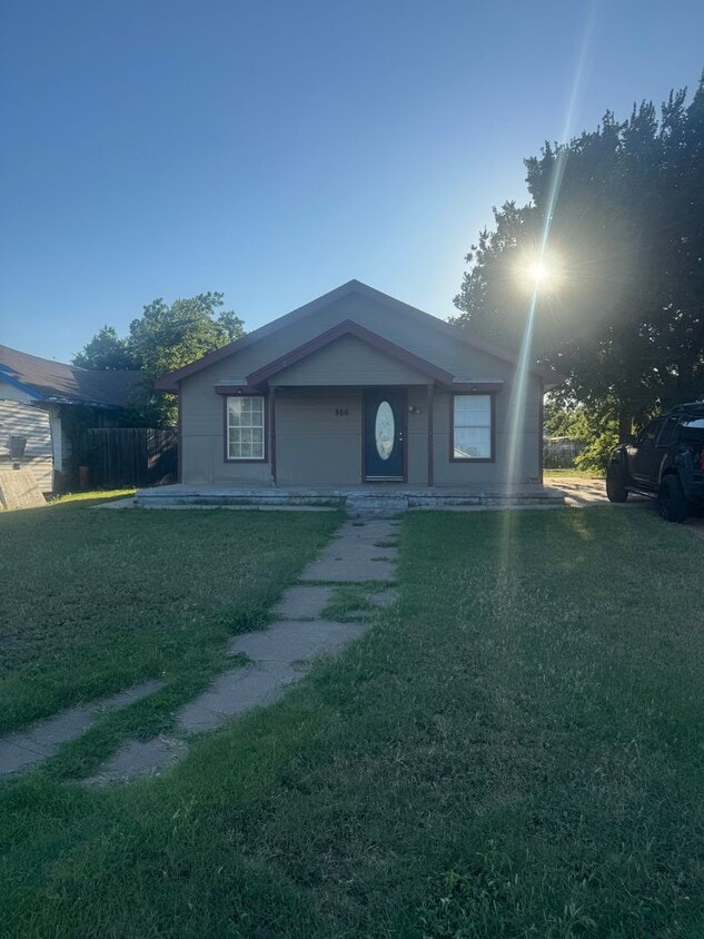 Primary Photo - CUTE 2 bedroom