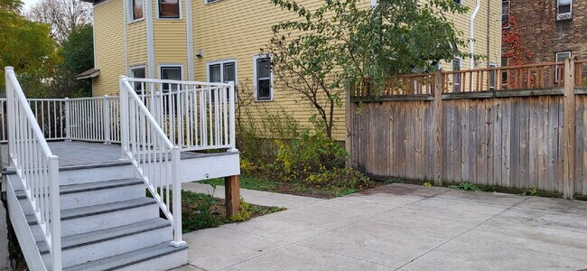 Foto del edificio - "Charming 2-Bed, 2-Bath Gem with Hardwood Floors in Vibrant Minneapolis!"