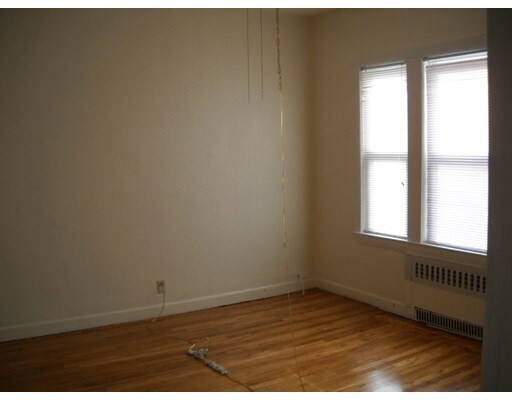 Building Photo - 40 Nichols St