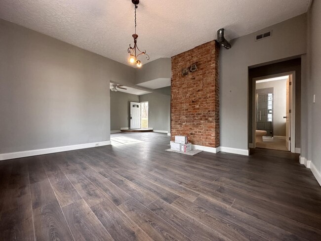 1325 Lincoln Ave