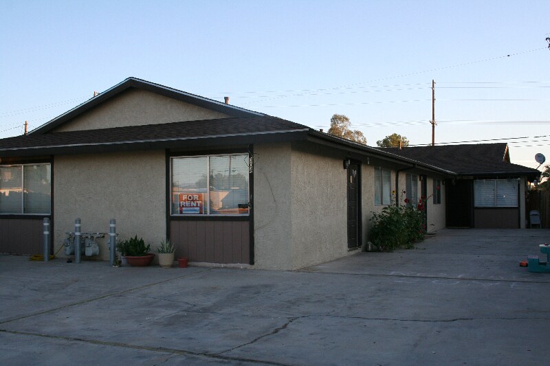 304 W Robertson Rd Unit B, Ridgecrest, CA 93555 Room for Rent in